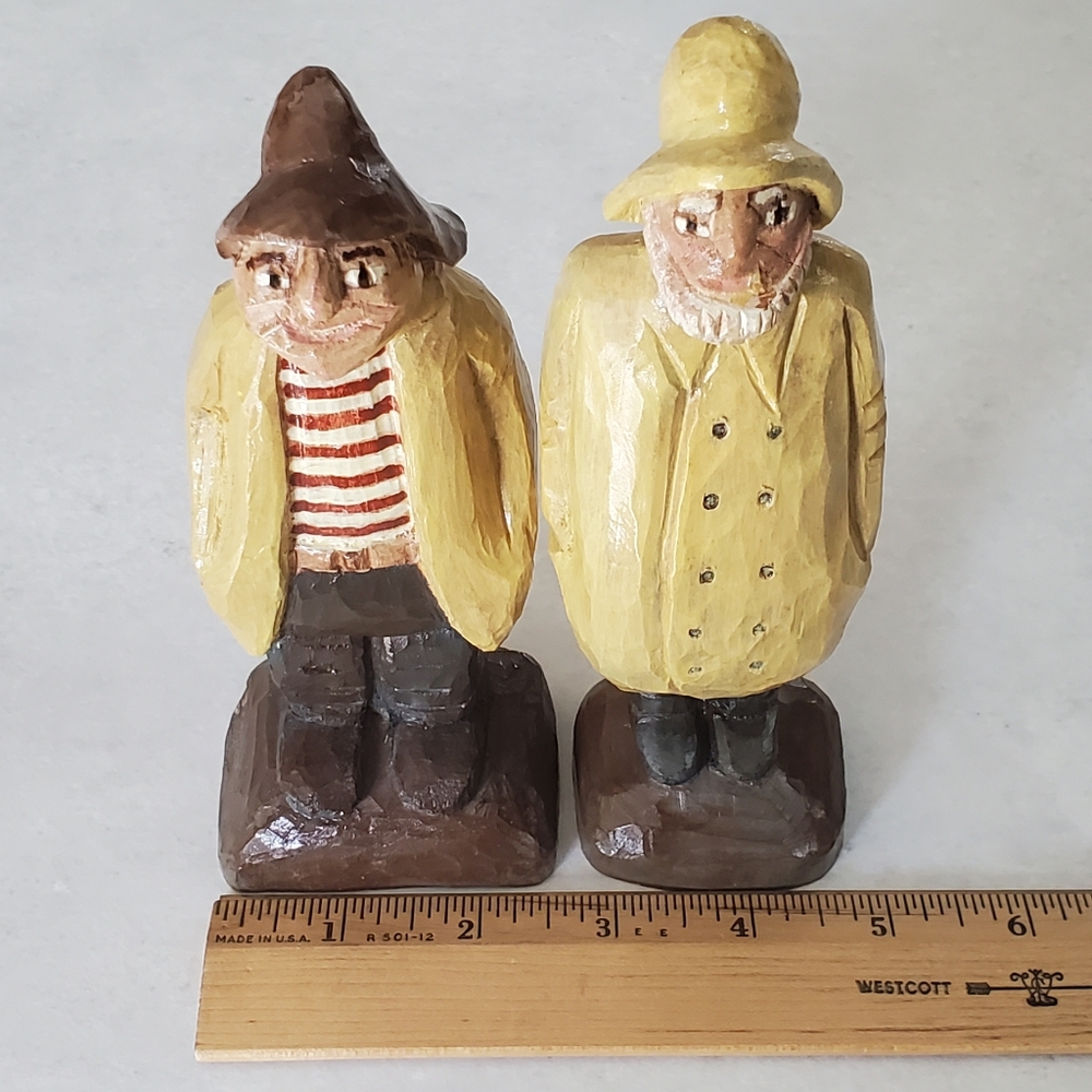 Pair of Handcarved Handpainted Wood Fisherman Signed and Dated Vintage - Picture 7 of 9